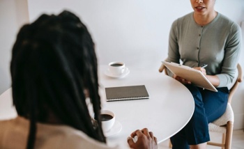 Interview or consultation session User resarch article body image gallery